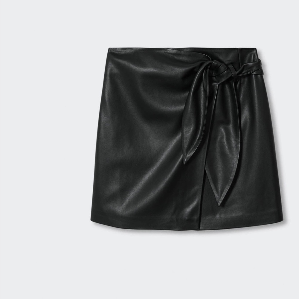 Brand 🆕 Faux-leather skirt size M